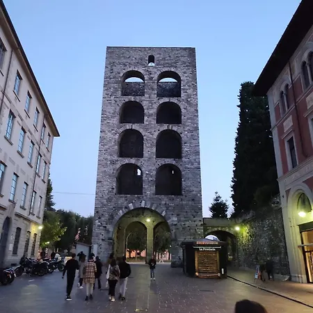 Lora Giusta Konukevi 3*