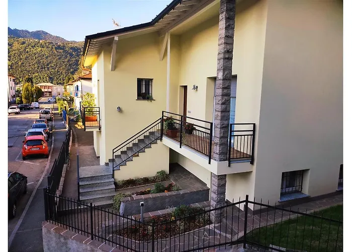 Lora Giusta 3* Como